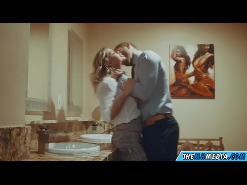 ❤️ Cuando una rubia tetona te seduce en un baño público ️ Porno ruso en es.xywewl.top ❌️
